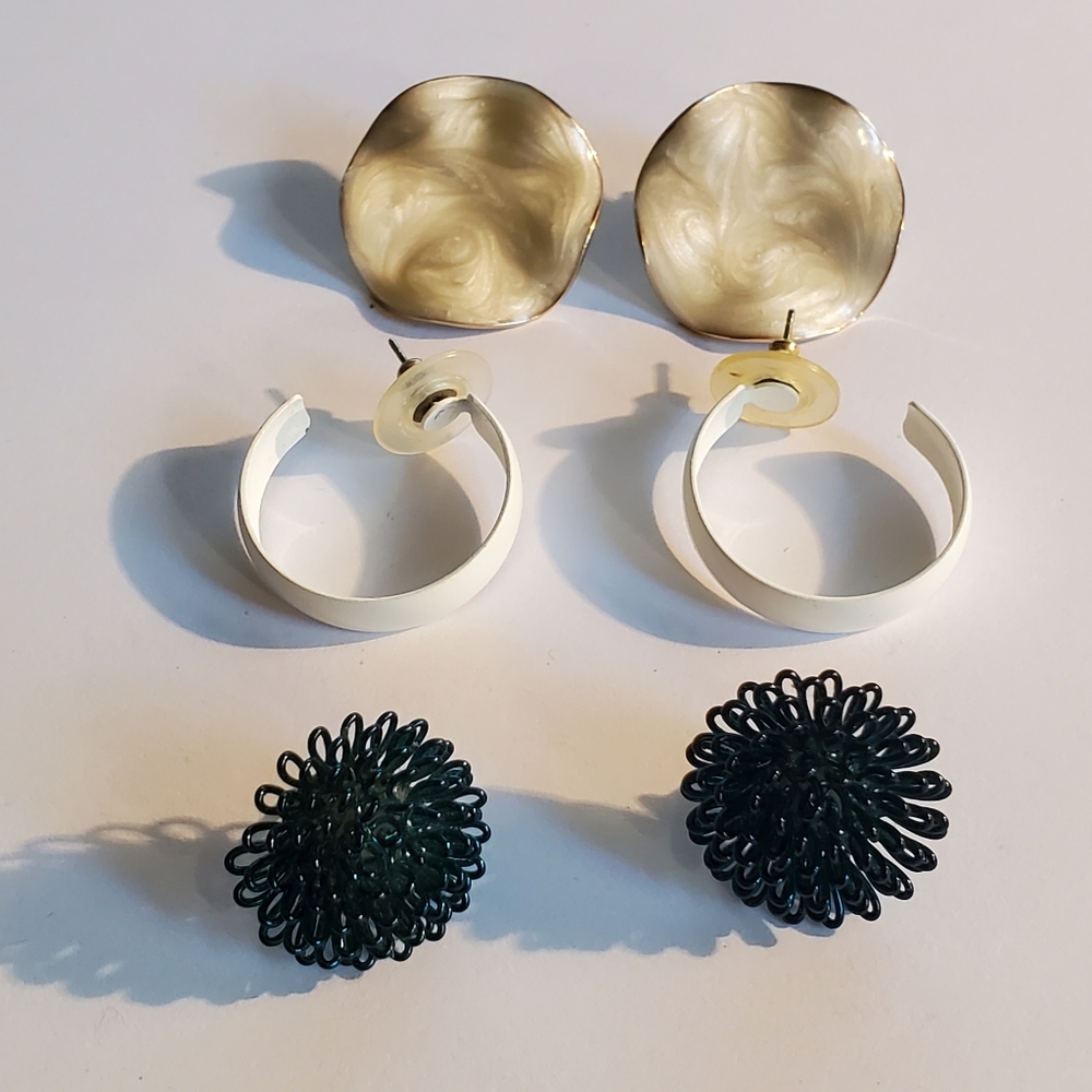 Vintage lot of 3 pairs of stud earrings Aven, and other brands -Great condition